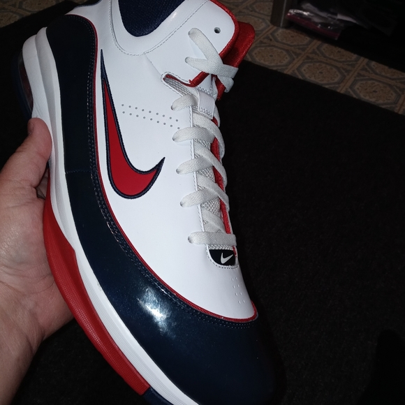 Nike Basketball Shoes - Picture 6 of 6